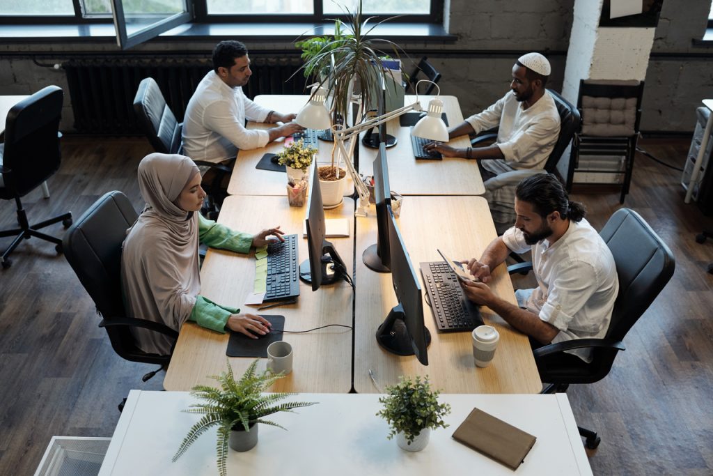 Recours à la sous-traitance au Maroc : avantages, risques et cadre légal